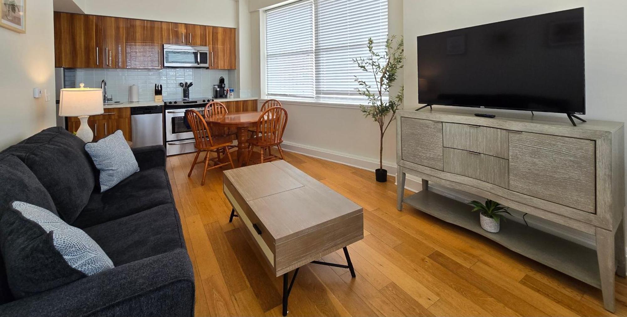 Amazing Condos Beautiful View 2 Blocks To French Quarter, Small Rooftop Pool, Gym, Seanger Theater, Super Dome, And Bourbon St New Orleans Room photo
