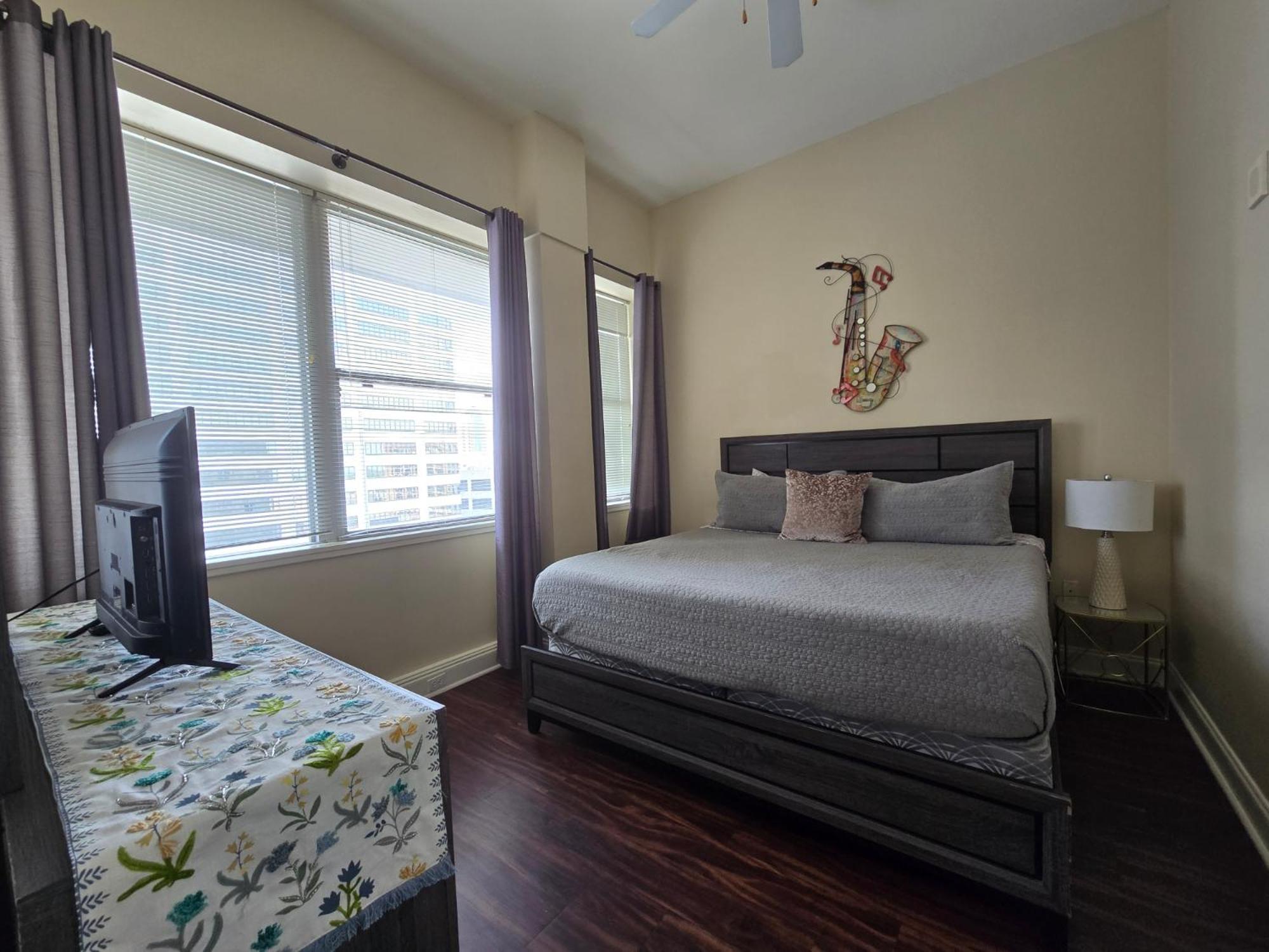 Amazing Condos Beautiful View 2 Blocks To French Quarter, Small Rooftop Pool, Gym, Seanger Theater, Super Dome, And Bourbon St New Orleans Room photo